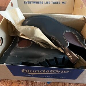 NEW Blundstone original 500 boots